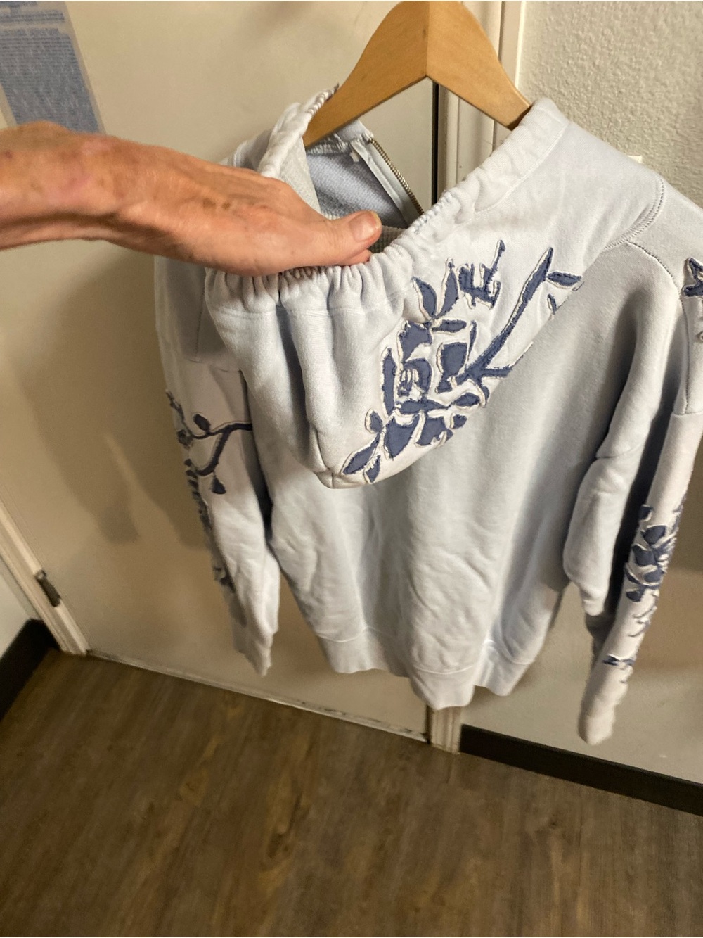 The Great China wall i zip up 
sweatshirt RARE baby blue with beautiful accents - Picture 6 of 9